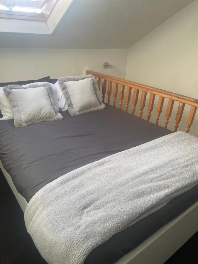 Home Sweet Home In Rg1 With Free Parking Reading Exterior foto