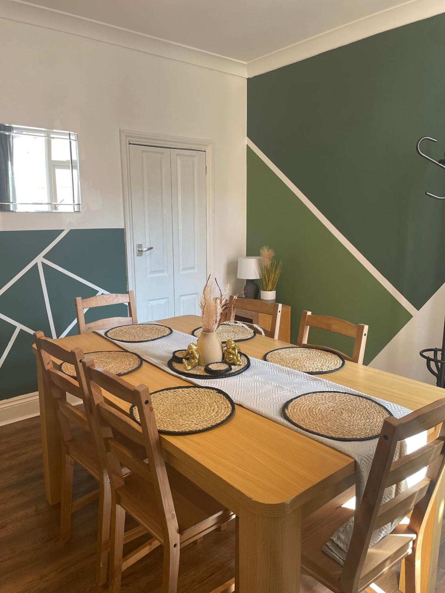 Home Sweet Home In Rg1 With Free Parking Reading Exterior foto