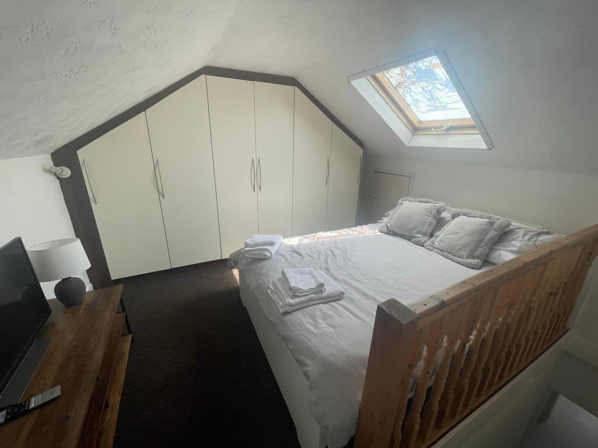 Home Sweet Home In Rg1 With Free Parking Reading Exterior foto